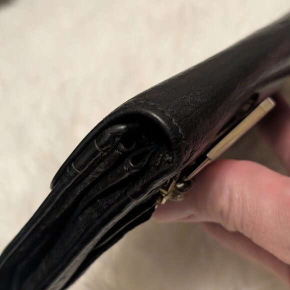 Chloé, Long Wallet Black Leather with Gold Bow Detail - Picture 8 of 13